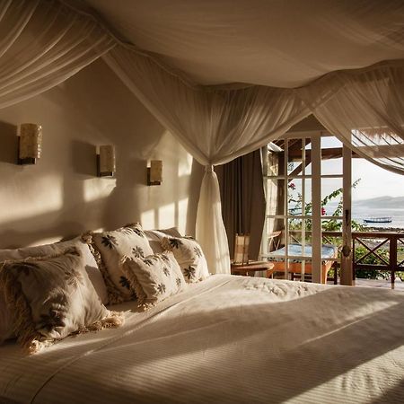 Serenity Luxurious Beachfront Villa & Spa With Private Infinity Pool, 8 Guests Gili Air Ngoại thất bức ảnh