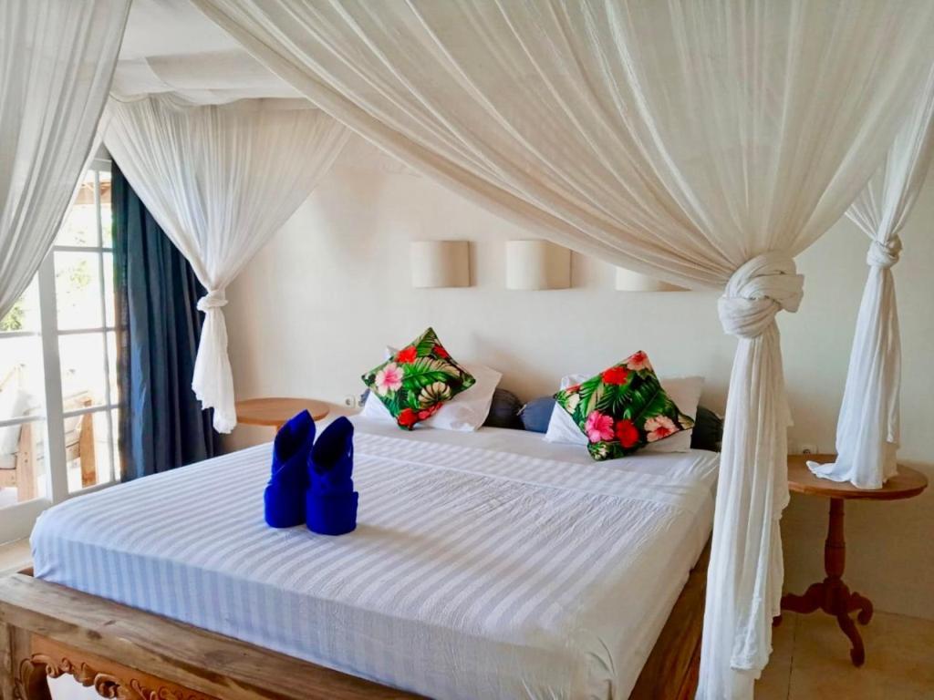 Serenity Luxurious Beachfront Villa & Spa With Private Infinity Pool, 8 Guests Gili Air Ngoại thất bức ảnh